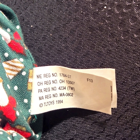 HOUSE OF LLOYD Christmas Around The World “ Floyd” Bunny 1994 With Hat & Gifts - Picture 8 of 8